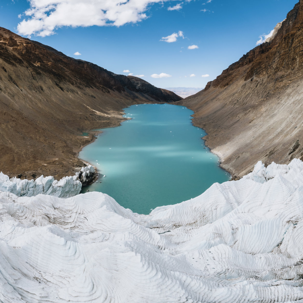 Ein See am Ende eines Gletschers